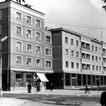 Kielce. Ulica Paderewskiego. Lata 1960-1969. Skrzyżowanie ulic Paderewskiego i Sienkiewicza / źródło: facebook.com/KielceNaPrzestrzeniLat