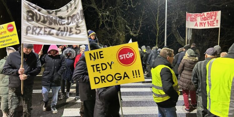 INTERWENCJA. Mieszkańcy protestują przeciwko rozbudowie drogi krajowej - Radio Kielce INTERWENCJA. Mieszkańcy protestują przeciwko rozbudowie drogi krajowej
