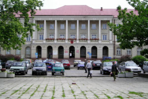 Historia kieleckich ulic. Place Artystów i Konstytucji 3 Maja - Radio Kielce Kielce. Plac Konstytucji 3 Maja. 26 czerwca 2004 roku / źródło: fotopolska.eu