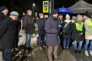 INTERWENCJA. Mieszkańcy protestują przeciwko rozbudowie drogi krajowej - Radio Kielce 26.11.2025. Jaronowice. Program Interwencja / Fot. Wojciech Bolewski - Radio Kielce