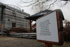 Bajkowa rewolucja w Pacanowie już trwa - Radio Kielce 28.11.2025. Europejskie Centrum Bajki w Pacanowie. Prace modernizacyjne / Fot. Marta Gajda-Kruk - Radio Kielce