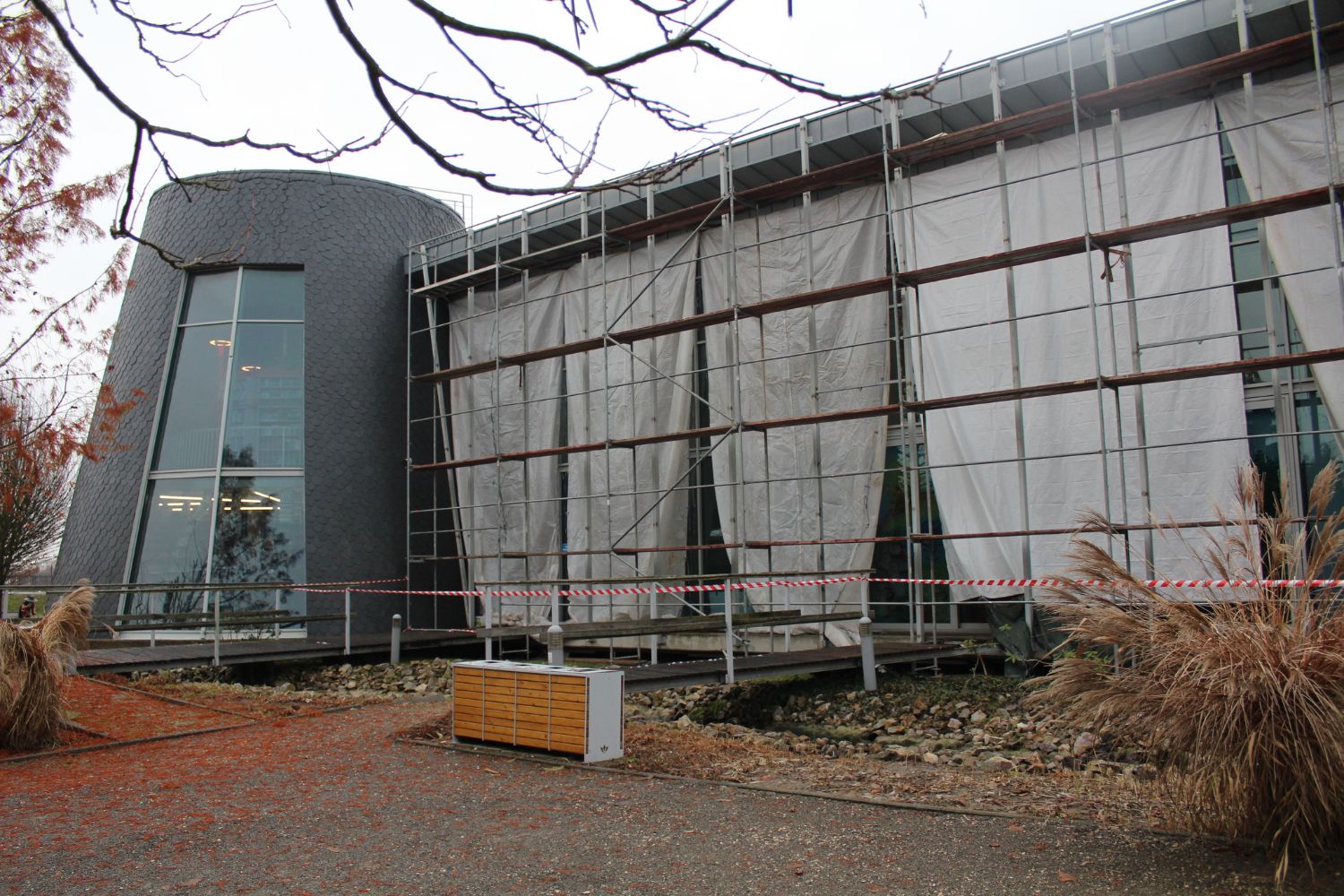 Bajkowa rewolucja w Pacanowie już trwa - Radio Kielce 28.11.2025. Europejskie Centrum Bajki w Pacanowie. Prace modernizacyjne / Fot. Marta Gajda-Kruk - Radio Kielce