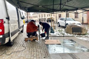 Prace przy zabezpieczeniu instalacji „Niebo Kielc” / Fot. Dorota Klusek - Radio Kielce