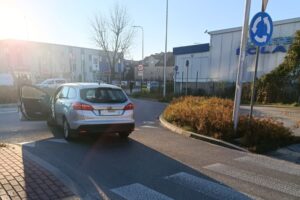 06.11.2025. Kielce. Skrzyżowanie ulic Domaszowskiej i Wiejskiej. Potrącenie pieszej / Fot. policja