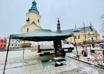 Prace przy zabezpieczeniu instalacji „Niebo Kielc” / Fot. Dorota Klusek - Radio Kielce