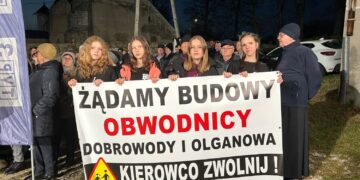 Rosnący ruch ciężarówek i brak obwodnicy. Mieszkańcy wychodzą na drogę