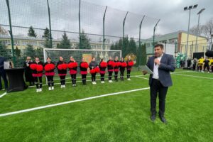 12.11.2025. Sandomierz. Otwarcie boiska wielofunkcyjnego przy Zespole Szkół Technicznych i Ogólnokształcących / Fot. Grażyna Szlęzak-Wójcik - Radio Kielce