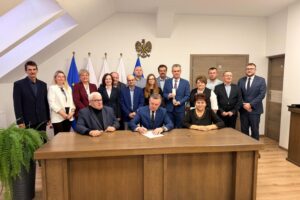 Maria Mączyńska – wybitna łuczniczka, olimpijka oraz wielokrotna mistrzyni Polski, Europy i świata – została uhonorowana tytułem Honorowego Obywatela Opatowca / Fot. Burmistrz UMIG Opatowiec