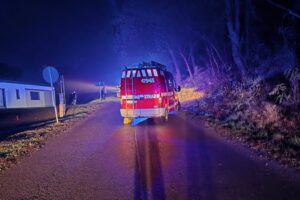 Ciężarówka najechała na mężczyznę, który leżał na pasie ruchu - Radio Kielce 16.11.2025. Złota. Wypadek / źródło: OSP Złota