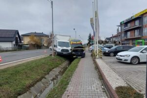 Kolizja z karetka pogotowia przy wyprzedzaniu