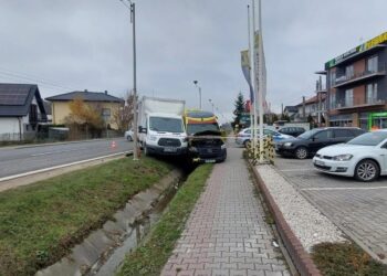 Kolizja z karetka pogotowia przy wyprzedzaniu