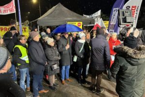 INTERWENCJA. Mieszkańcy protestują przeciwko rozbudowie drogi krajowej - Radio Kielce 26.11.2025. Jaronowice. Program Interwencja / Fot. Wojciech Bolewski - Radio Kielce