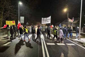 INTERWENCJA. Mieszkańcy protestują przeciwko rozbudowie drogi krajowej - Radio Kielce 26.11.2025. Jaronowice. Program Interwencja / Fot. Wojciech Bolewski - Radio Kielce