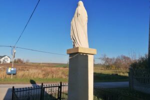 Drożejowice. Figura Matki Bożej / Fot. Marta Gajda-Kruk - Radio Kielce