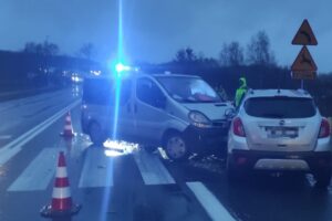 Czołowe zderzenie w Ćmińsku - Radio Kielce 17.11.2025. Ćmińsk. Wypadek / Fot. policja