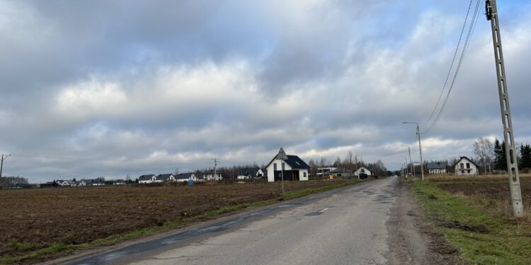 Brynica. Droga w Brynicy, która zostanie przebudowana / Fot. Marcin Marszałek - Radio Kielce