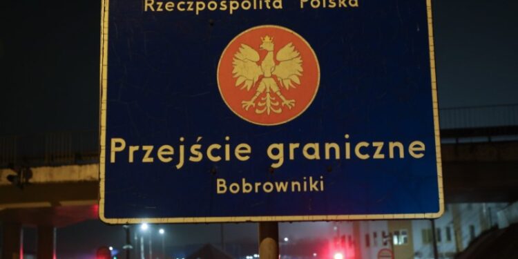 Drogowe przejścia z Białorusią w Kuźnicy i Bobrownikach znowu otwarte - Radio Kielce Drogowe przejścia z Białorusią w Kuźnicy i Bobrownikach znowu otwarte