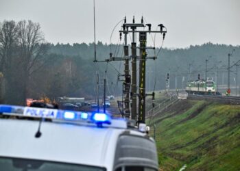 Na trasie Warszawa-Lublin doszło do aktu dywersji - Radio Kielce Na trasie Warszawa-Lublin doszło do aktu dywersji