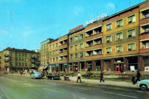 Historia kieleckich ulic. Paderewskiego - Radio Kielce Kielce. Ulica Paderewskiego. Lata 1969-1971 / źródło: fotopolska.eu