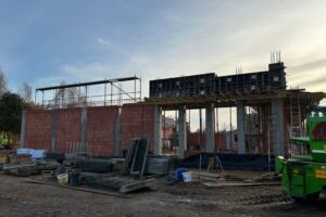 Podkielecka gmina stawia na sport. Dzieci będą ćwiczyć w nowoczesnych halach - Radio Kielce Hala sportowa przy szkole w Niedźwiedziu / Fot. Marcin Marszałek - Radio Kielce