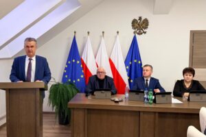 Maria Mączyńska – wybitna łuczniczka, olimpijka oraz wielokrotna mistrzyni Polski, Europy i świata – została uhonorowana tytułem Honorowego Obywatela Opatowca / Fot. Burmistrz UMIG Opatowiec