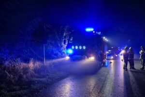 Ciężarówka najechała na mężczyznę, który leżał na pasie ruchu - Radio Kielce 16.11.2025. Złota. Wypadek / źródło: OSP Złota