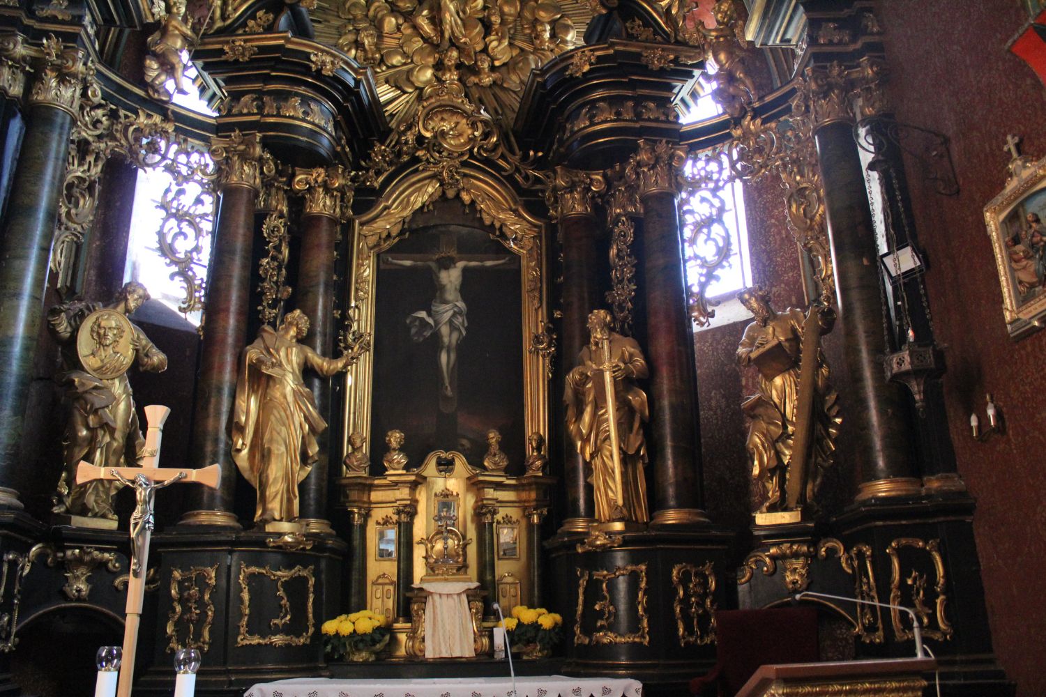 Zabytkowe stalle odzyskują blask