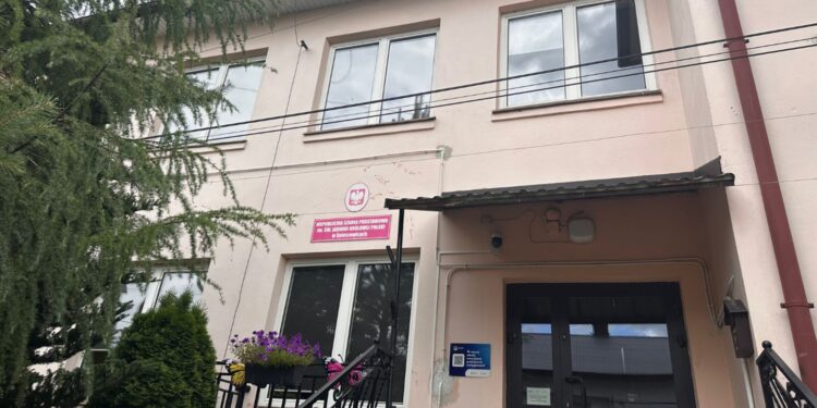 Duże inwestycje termomodernizacyjne w gminie Koprzywnica - Radio Kielce Gnieszowice. Szkoła Podstawowa / Fot. Grażyna Szlęzak-Wójcik - Radio Kielce