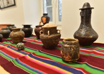 29.11.2025. Końskie. SOWA - KCK. Wystawa „Ziemia Króla 1025-1925-2025- 1000 lat korony polskiej, 100 lat od odkrycia cmentarzyska z XI wieku w Końskich” / Fot. Magdalena Galas-Klusek - Radio Kielce