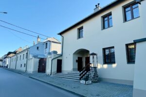 Klasztor w sercu miasta zyskał drugie życie - Radio Kielce Chęciny. Klasztor Sióstr Bernardynek / Fot. Urząd Miasta i Gminy Chęciny