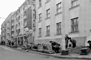 Historia kieleckich ulic. Paderewskiego - Radio Kielce Kielce. Ulica Paderewskiego. Lata 1970-1979 / źródło: facebook.com/KielceNaPrzestrzeniLat