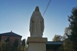 Drożejowice. Figura Matki Bożej / Fot. Marta Gajda-Kruk - Radio Kielce