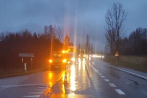 Czołowe zderzenie w Ćmińsku - Radio Kielce 17.11.2025. Ćmińsk. Wypadek / Fot. policja