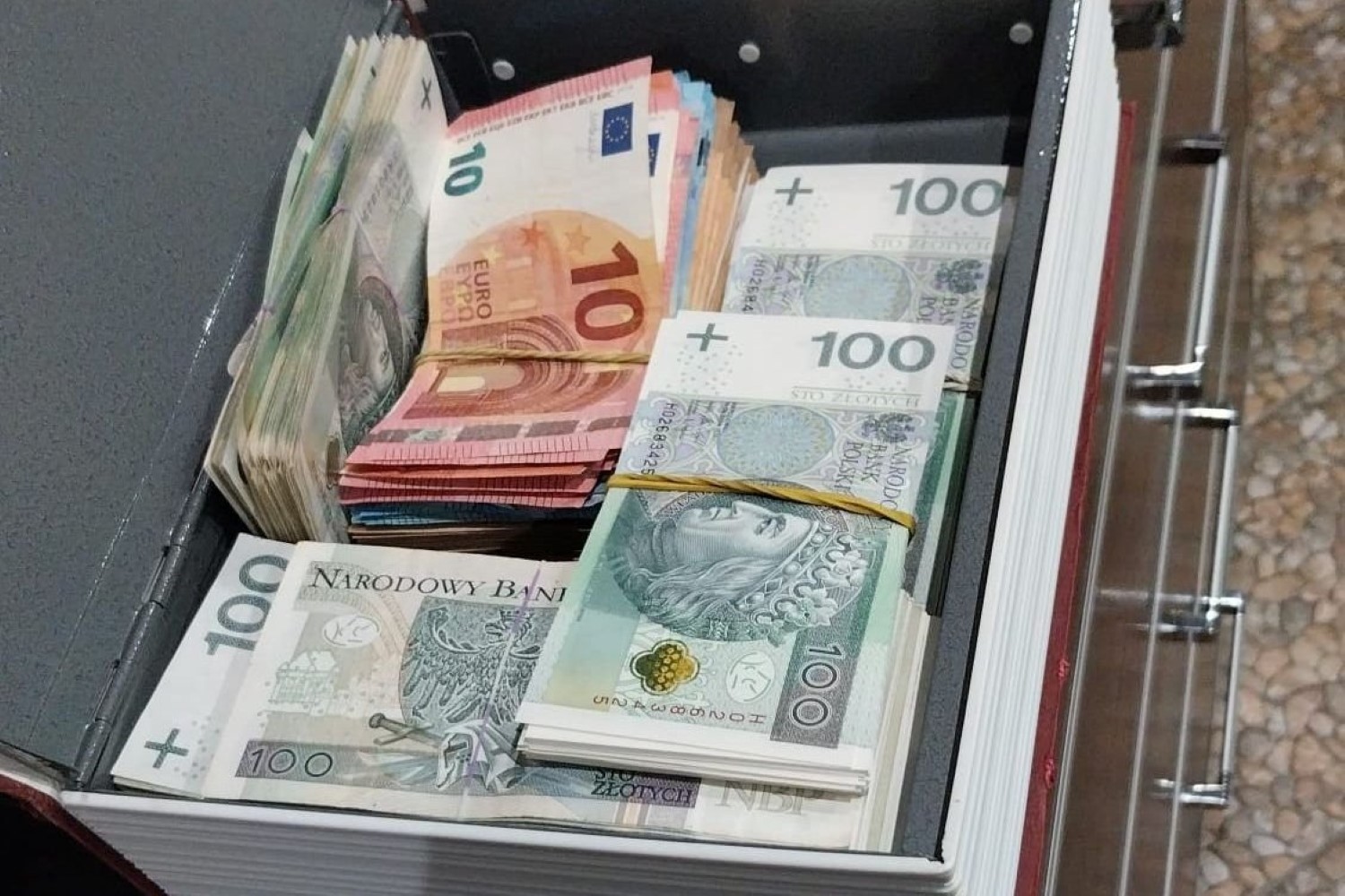 Sprawcy kradzieży z włamaniem w rękach policji