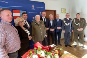 14.11.2025. Sandomierz. Odznaczenie powstańca / Fot. Grażyna Szlęzak-Wójcik - Radio Kielce