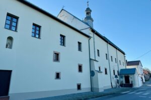 Klasztor w sercu miasta zyskał drugie życie - Radio Kielce Chęciny. Klasztor Sióstr Bernardynek / Fot. Urząd Miasta i Gminy Chęciny