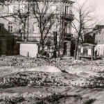 Kielce. Plac Artystów. Lata 1959-1960. Budowa placu z fontanną / źródło: fotopolska.eu; zdjęcie z kolekcji Ewy Żymańczyk