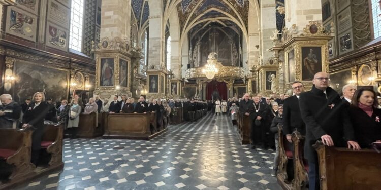 11.11.2025. Sandomierz. Święto Niepodległości. Msza święta w intencji ojczyzny w bazylice katedralnej / Fot. Grażyna Szlęzak-Wójcik – Radio Kielce