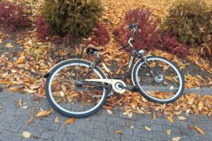 10.11.2025. Połaniec. Potrącenie rowerzystki na pasach / Fot. KPP Staszów