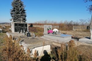 18.11.2025. Gorysławice. Cmentarz parafialny. Najstarsza, zabytkowa część cmentarza / Fot. Marta Gajda-Kruk - Radio Kielce