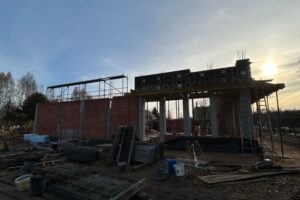 Podkielecka gmina stawia na sport. Dzieci będą ćwiczyć w nowoczesnych halach - Radio Kielce Hala sportowa przy szkole w Niedźwiedziu / Fot. Marcin Marszałek - Radio Kielce