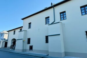 Klasztor w sercu miasta zyskał drugie życie - Radio Kielce Chęciny. Klasztor Sióstr Bernardynek / Fot. Urząd Miasta i Gminy Chęciny