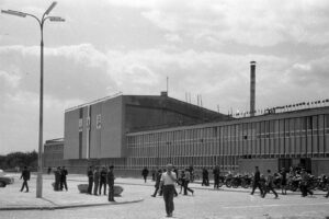 Kielce. Ulica Zagnańska. Lata 1967-1970. Kieleckie Zakłady Wyrobów Metalowych / źródło: fotopolska.eu