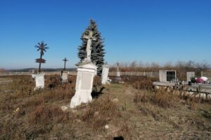 18.11.2025. Gorysławice. Cmentarz parafialny. Najstarsza, zabytkowa część cmentarza / Fot. Marta Gajda-Kruk - Radio Kielce