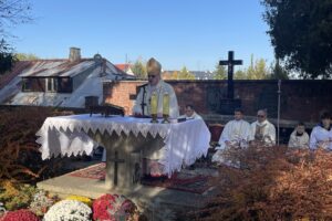01.11.2025. Sandomierz. Msza / Fot. Grażyna Szlęzak-Wójcik - Radio Kielce