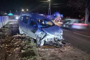 Wypadek w Guminicach. Trzy osoby w szpitalu - Radio Kielce Wypadek w Guminicach. Trzy osoby w szpitalu - Radio Kielce