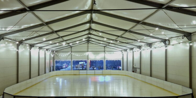 Po roku przerwy powraca lodowisko - Radio Kielce Po roku przerwy powraca lodowisko