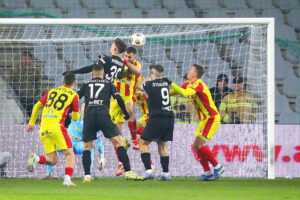29.11.2025. Kielce. Mecz Korona Kielce - Cracovia Kraków / Fot. Wiktor Taszłow - Radio Kielce