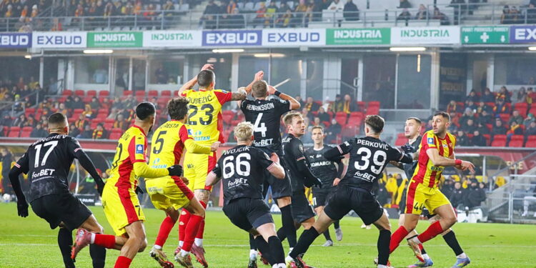 29.11.2025. Kielce. Mecz Korona Kielce - Cracovia Kraków / Fot. Wiktor Taszłow - Radio Kielce