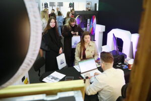 30.11.2025. Kielce. 7. Świętokrzyskie Targi Ślubne / Fot. Wiktor Taszłow - Radio Kielce